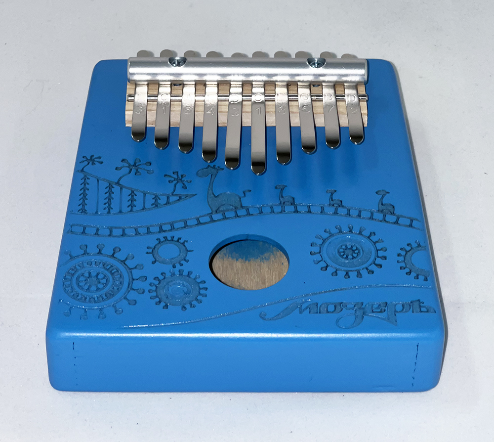 KMKr-2-BL-NEW Escudo Калимба, резонаторная, 10 язычков, трапеция, синяя, Мозеръ