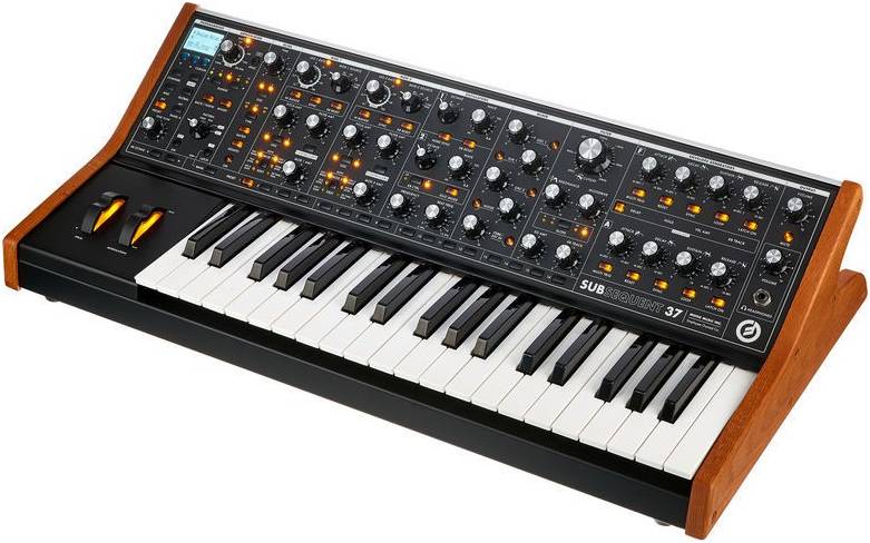 MOOG Subsequent 37 - Синтезатор профессиональный