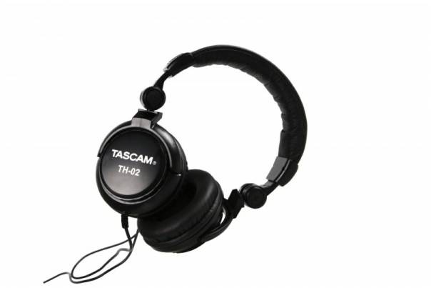 TASCAM TH-02 - Наушники