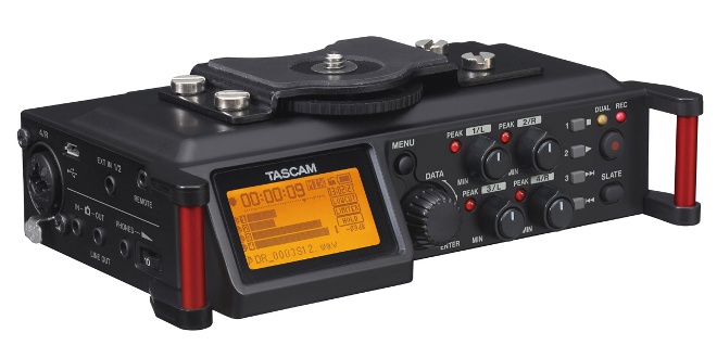 Рекордер мобильный [DR70D] Tascam [DR-70D] 4-х канальный, АЦП/ЦАП: 24 бит/96 кГц, 20-20000 Гц, THD: 0,02%, S/N: 92 дБ, 4xCombo XLR/TRS Jack, 2x1/8" mini Jack / 2x1/8" Stereo mini Jack, память