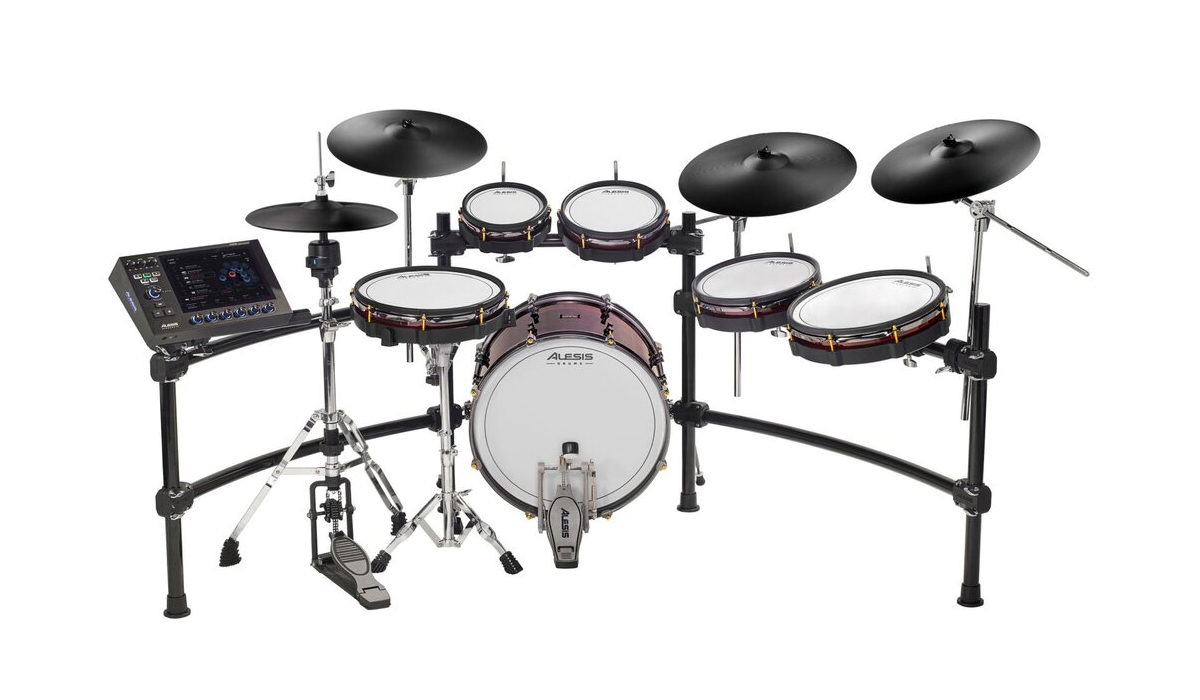 Электронная ударная установка [STRATAPRIMEKIT] Alesis [STRATA PRIME KIT] Барабаны: 14 малый, 8"/10"/12"/14 томы, 20 кик; арелки: Две 16 краш-тарелки, 18 райд, 14 хэт; Модуль: 10.1-дюймовый се
